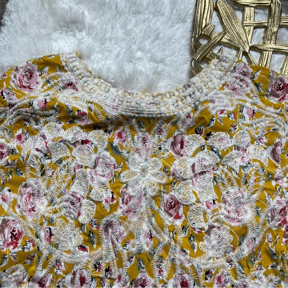 Solitaire Floral Embroidery Stitch Top - Picture 2 of 10